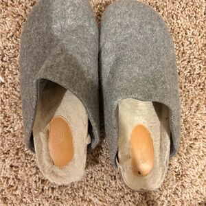 Universal thread Gray Wool Slippers size 7